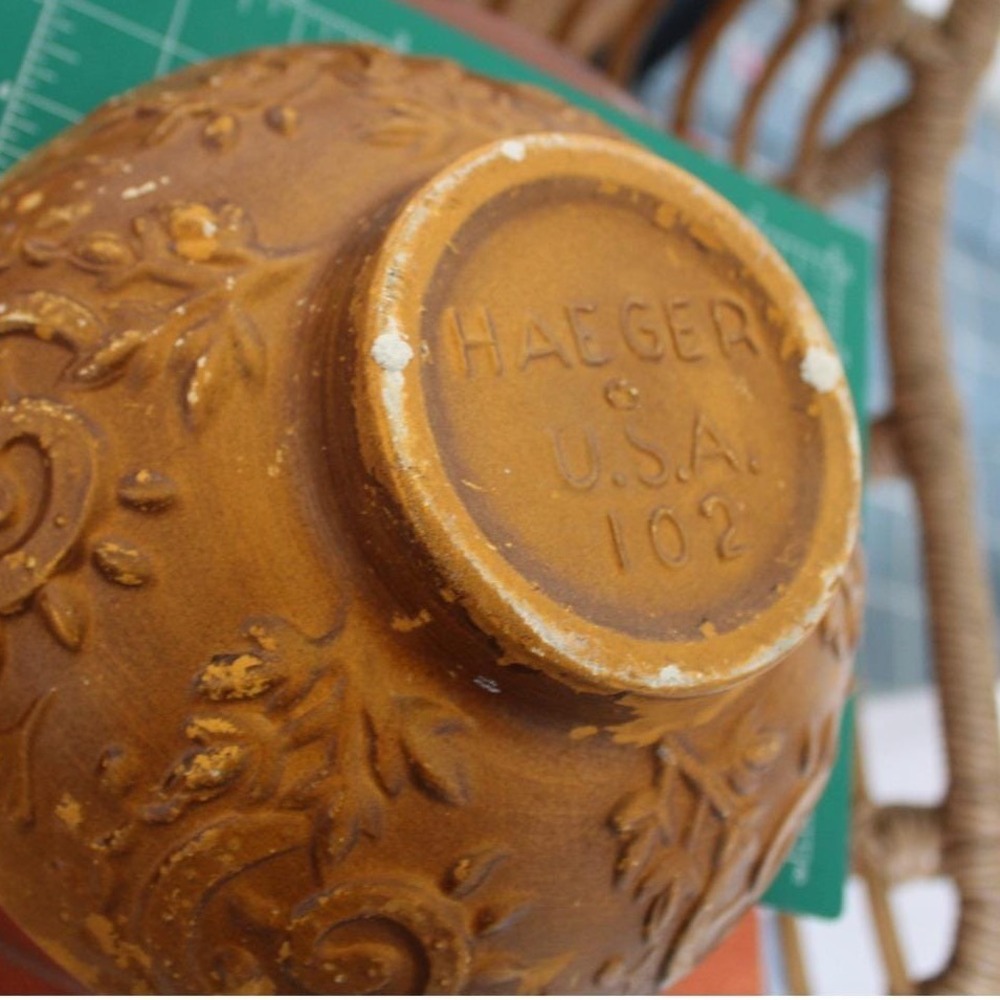 Haeger USA Embossed Scroll Footed Ceramic Serving Bowl 10 inch - Picture 15 of 16